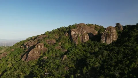Mount Merapi seen afar from the peak of the Nglanggeran Ancient Volcano Vidéo 347535014