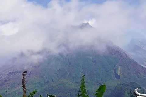  Mount Merapi volcano peak on java island with landscape Stock-Fotos