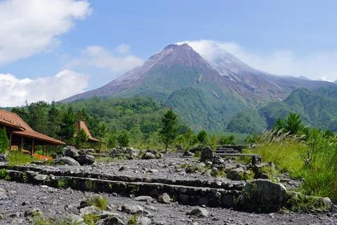  Mount Merapi volcano peak on java island with landscape Stockfoto's