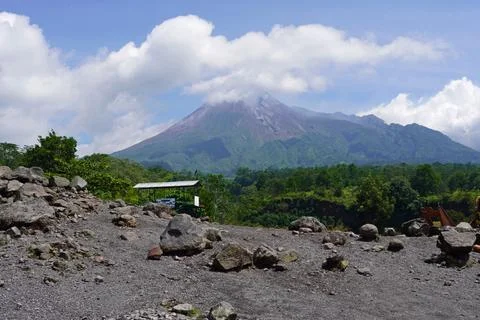 Mount Merapi volcano peak on java island with landscape 스톡 사진