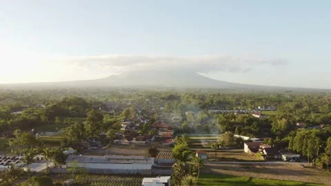Mount Merapi from Yogyakarta, Indonesia 動画素材 341373145