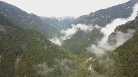 Mount Olympus Aerial Moving Forward Over Clouds Tilt Up Vídeo Stock 101284938