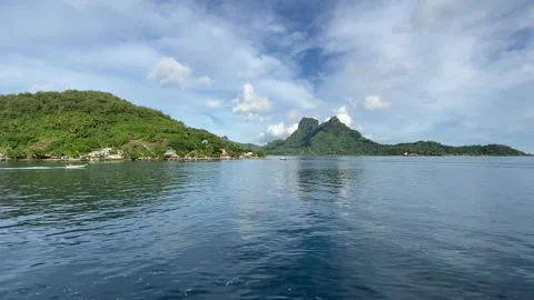 Mount Otemanu in Bora Bora lagoon Видео 344305404