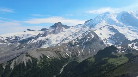 Mount Rainier clear blue sky 스톡 동영상 331960645