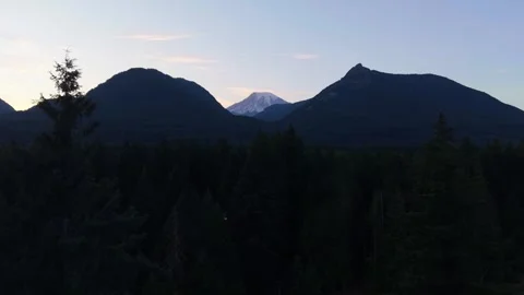 Mount Rainier Washington Forested Mountain Sunset Stockbeeldmateriaal 343808964