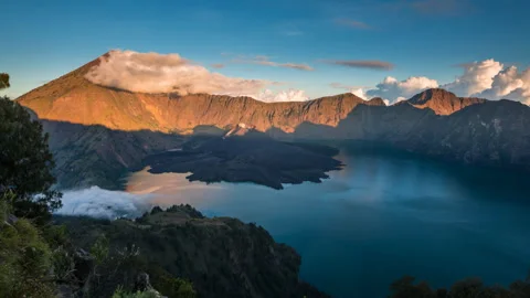 Mount Rinjani sunset timelapse Stock Footage 262074767