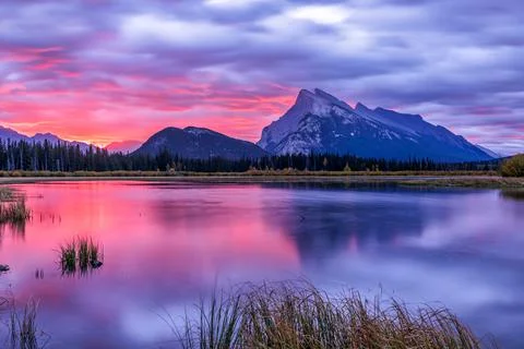 Mount Rundle Sunrise Stock-Fotos