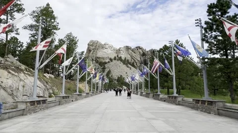 Mount Rushmore with State Flags - South Dakota 스톡 동영상 264068386