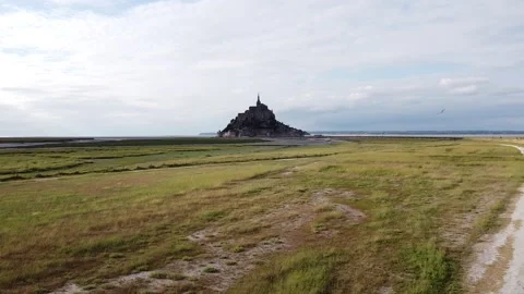 Mount Saint Michel drone boom up from ground Video stock 161266237