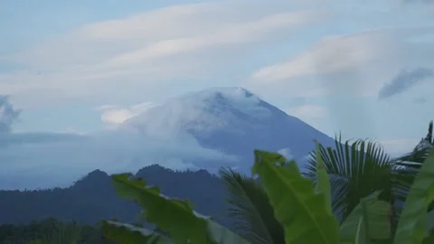 Mount Semeru time lapse 3 스톡 동영상 231804038