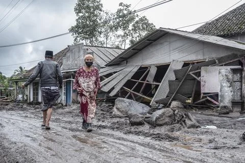 Mount Semeru Volcano eruption aftermath, Lumajang, Indonesia - 20 Nov 2025 Foto stock