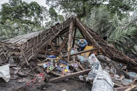Mount Semeru Volcano eruption aftermath, Lumajang, Indonesia - 20 Nov 2025 Foto stock
