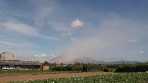 Mount Sinabung Video stock 280795711