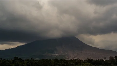 Mount sinabung timelapse Stock Footage
