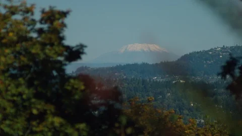 Mount St. Helens Rack Focus Vídeo Stock 127746931