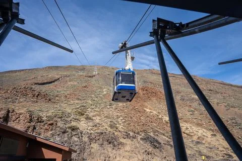 Mount Teide cable car going up to volcano Foto stock