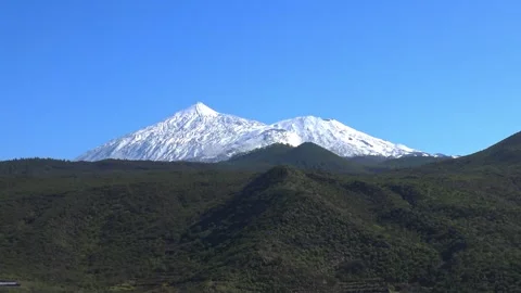Mount Teide, volcano covered with white snow, Tenerife, Canary Islands Video stock 329317501