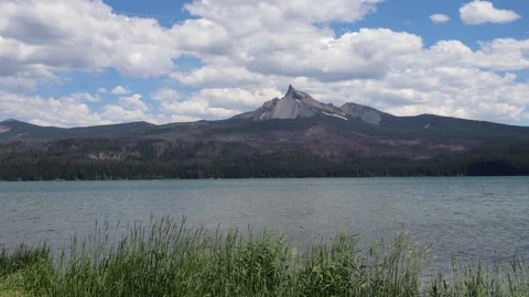 Mount Thielsen from Diamond Lake Oregon USA 스톡 동영상 340243305