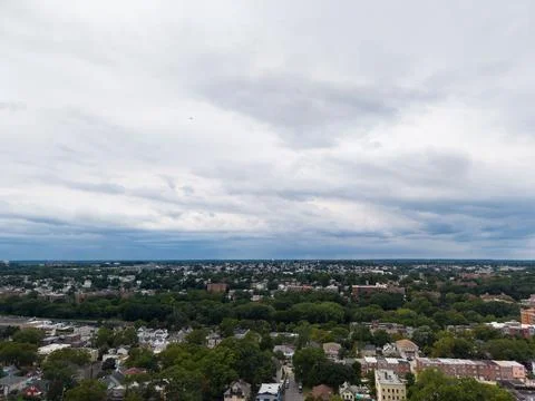 Mount Vernon cityscape under cloudy sky, urban residential area, New York Fotos de archivo