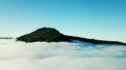 Mountain above clouds Vídeos de archivo 99539741
