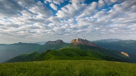 Mountain Achishboki under the ripples of clouds. 스톡 동영상 52575890