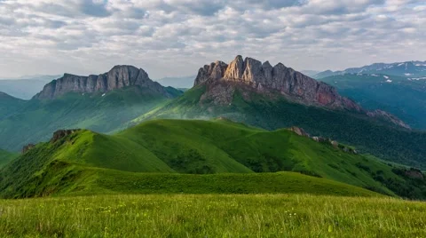 Mountain Achishboki under the ripples of clouds. Stock-Footage 52577822