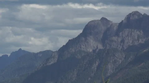 Mountain and clouds Stockbeeldmateriaal 44346454
