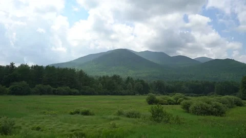 Mountain and field Stockbeeldmateriaal 171342783