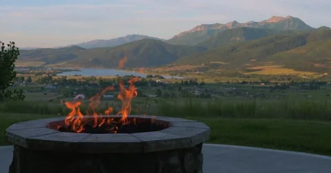 Mountain and fire pit left Vídeo Stock 53821871
