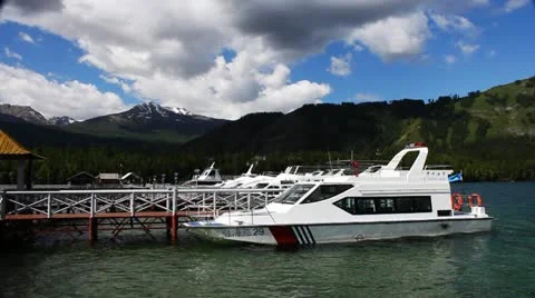 Mountain and lake 動画素材 11680052