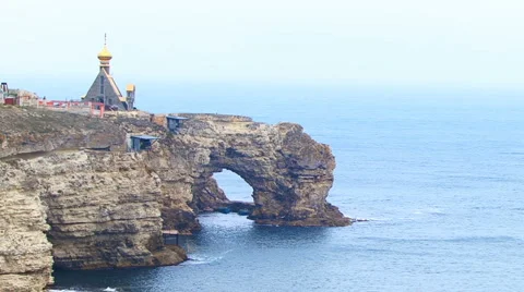 Mountain and Temple Stockbeeldmateriaal 995517