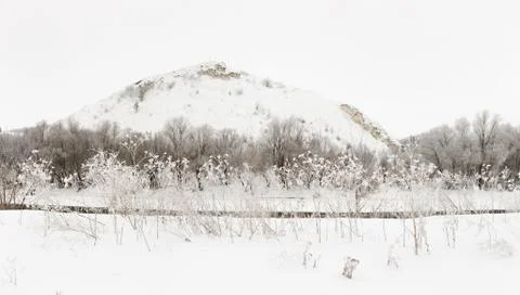 Mountain on a background of the ice river. Winter landscape in Russia. Foto stock