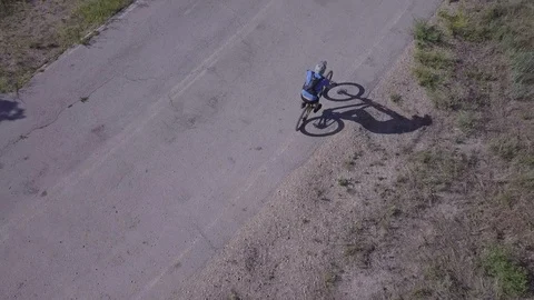 Mountain biker 2 Video stock 91708477