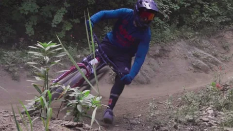 Mountain Biker- Dusty bend Video stock 140943473