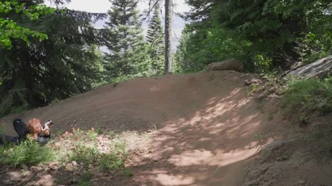 Mountain Biker- Dusty berm Video stock 140943153