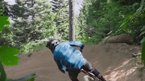 Mountain Biker- Dusty berm Video stock 140943227