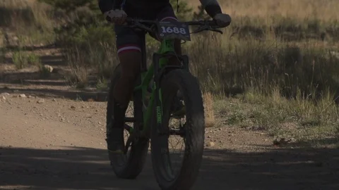 Mountain Biker On Mountain Trail In Slow Motion 스톡 동영상 105886450