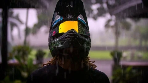 MOUNTAIN BIKER IN RAIN IN SLOW MOTION 스톡 동영상 75283919