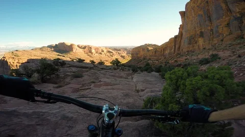 Mountain Biker Riding Down A Scenic Rocky Trail With Beautiful Desert Views Video stock 106912980