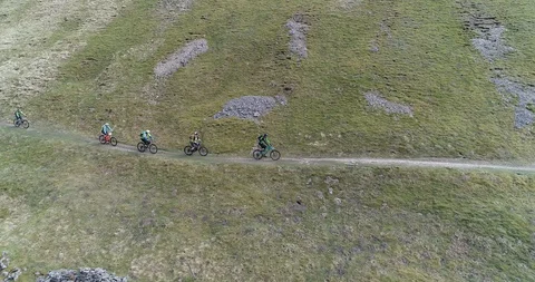 Mountain Bikers 動画素材 95289502