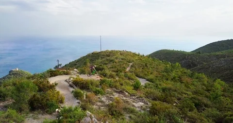 Mountain biking in the Finale Ligure. Video stock 99863662
