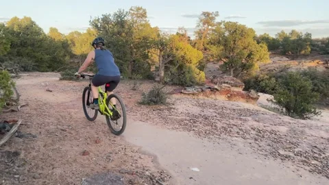 Mountain biking 库存影片 296725943