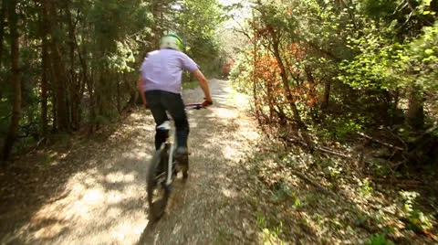 Mountain biking glidecam shot Vídeos de archivo 25444565