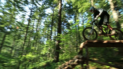 Mountain Biking Jumps Sequence 動画素材 32026480
