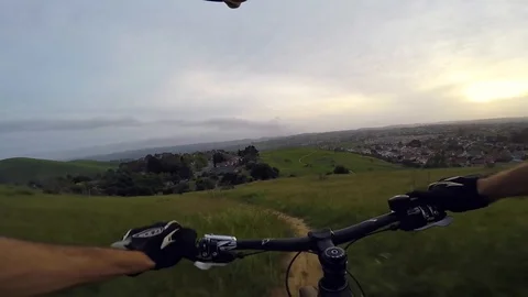 Mountain biking with Stabilization Gimbal Stockbeeldmateriaal 89560655