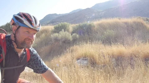 Mountain biking in the summer 1 库存影片 94339197