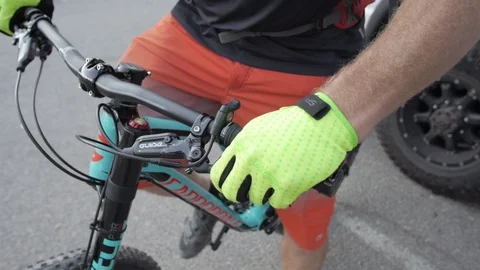 Mountain biking in the summer 2 Vidéo 94339656