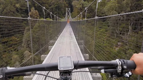 Mountain biking through a native rainforest in New Zealand 스톡 동영상 122525453