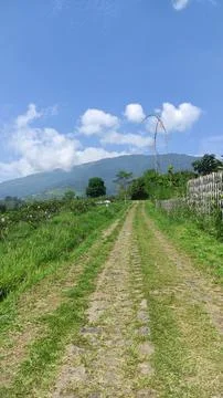 A mountain with black clouds Foto stock