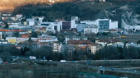 Mountain building traffic time lapse Video stock 274035237